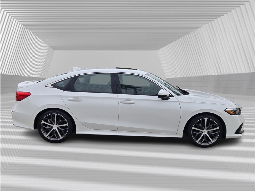2022 Honda Civic Touring photo 2