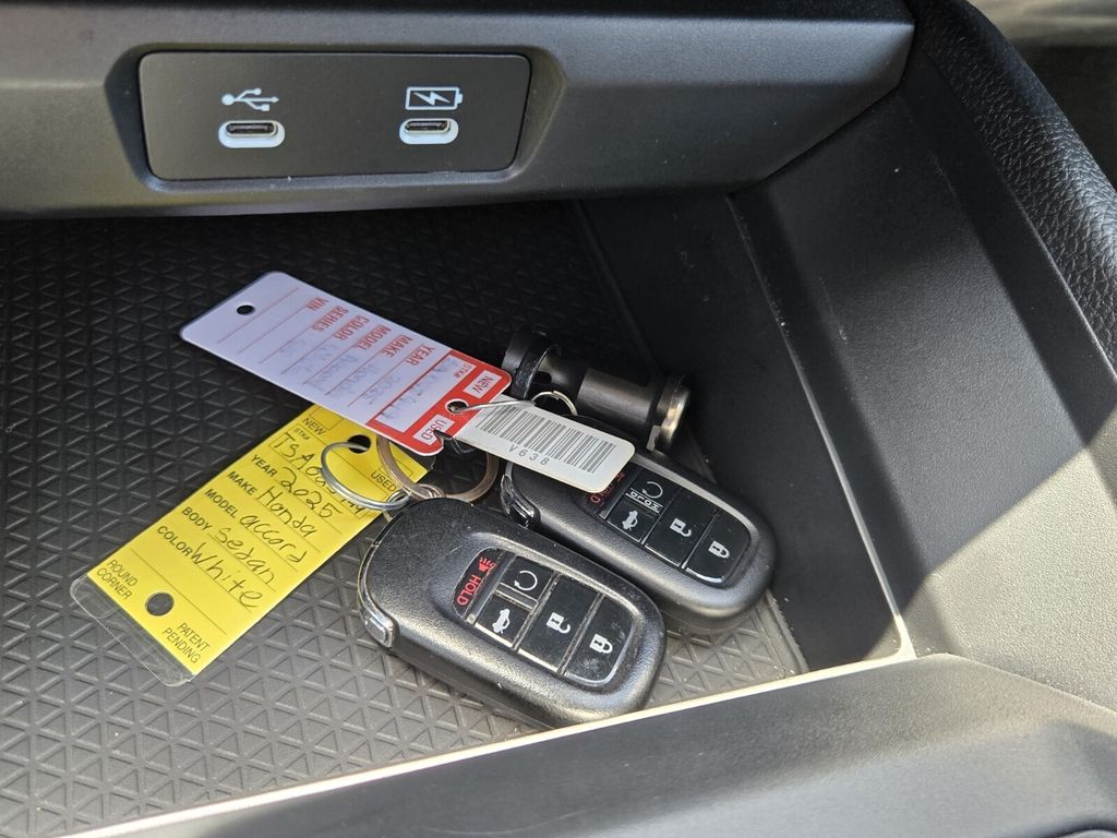 2025 Honda Accord SE - Photo 17