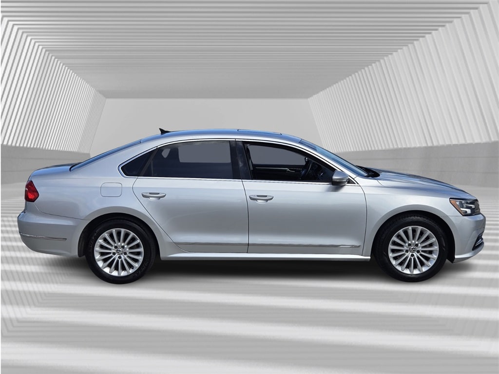 Used 2016 Volkswagen Passat SE with VIN 1VWBT7A34GC028018 for sale in Davie, FL