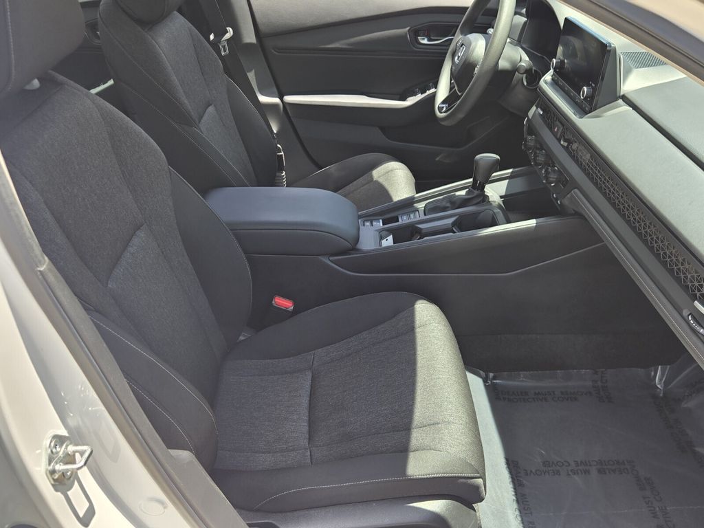 2025 Honda Accord SE - Photo 15