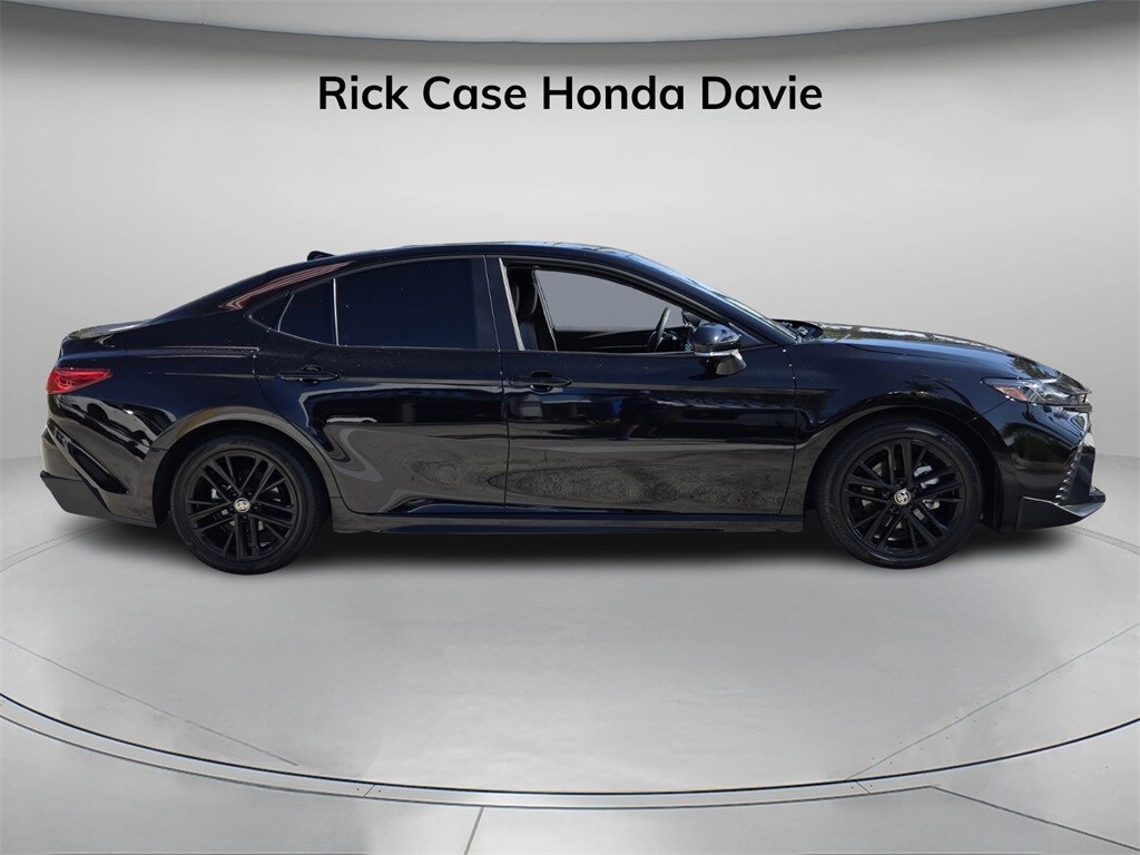 2025 Toyota Camry SE photo 2