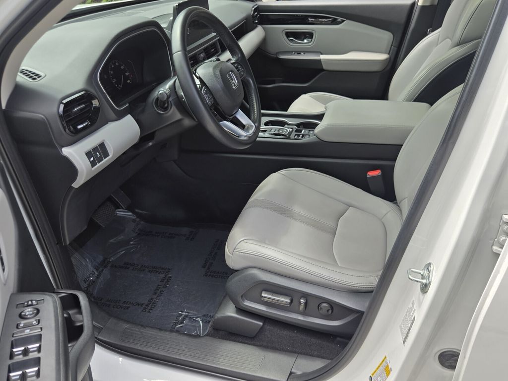 2023 Honda Pilot Touring - Photo 10
