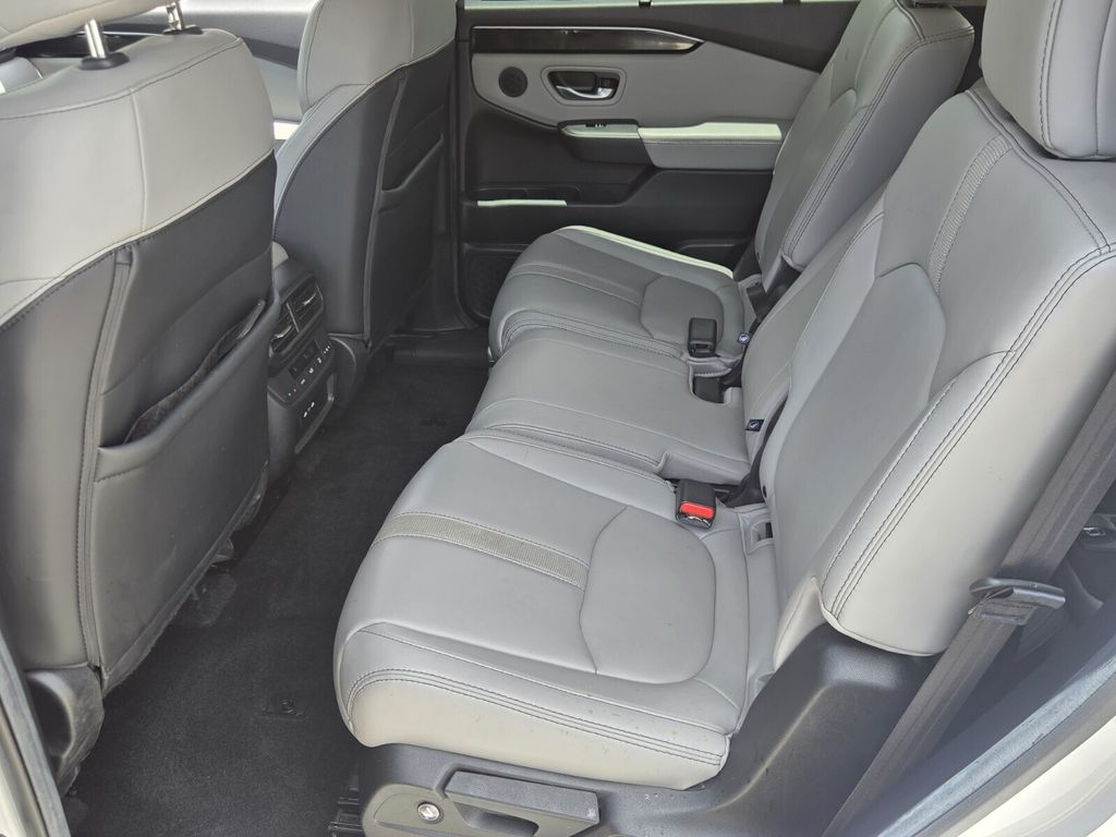 2025 Honda Pilot EX-L - Photo 11