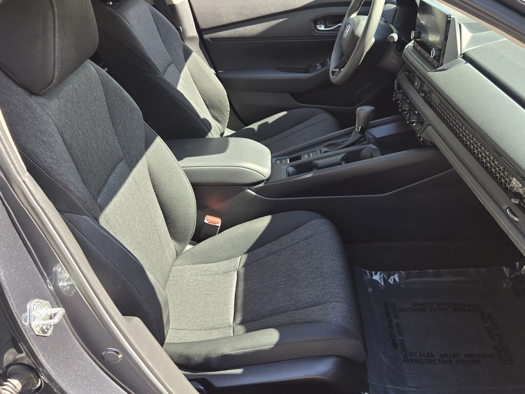 2025 Honda Accord LX - Photo 16