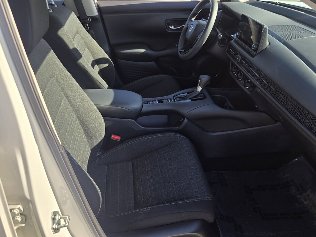 2025 Honda HR-V LX - Photo 16