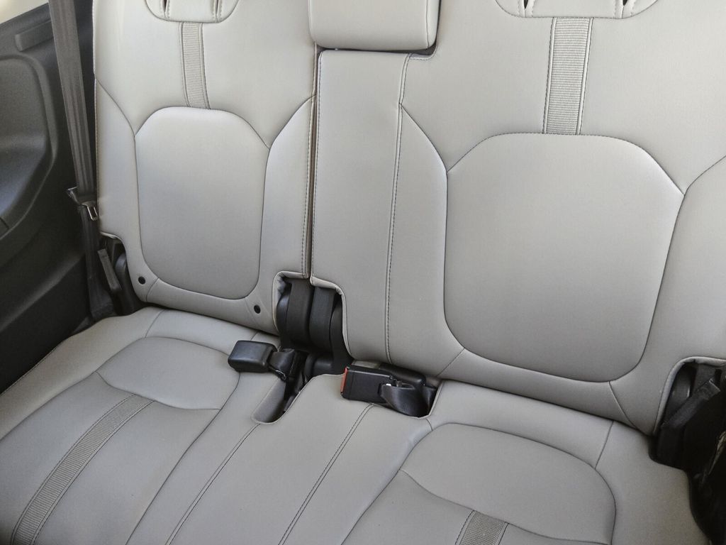 2025 Honda Pilot EX-L - Photo 13
