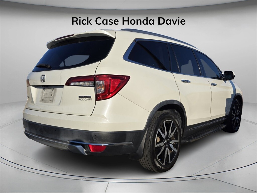 2019 Honda Pilot Touring photo 2