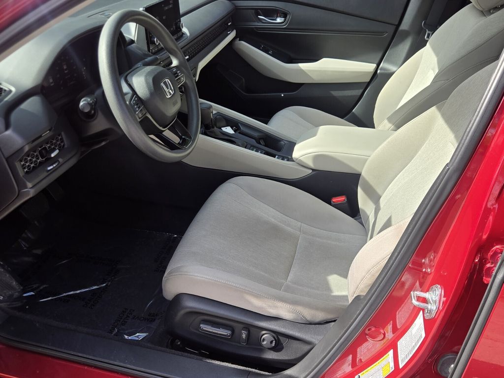 2025 Honda Accord SE - Photo 10
