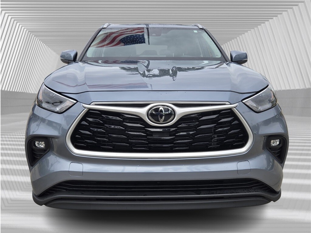 2024 Toyota Highlander LE photo 4