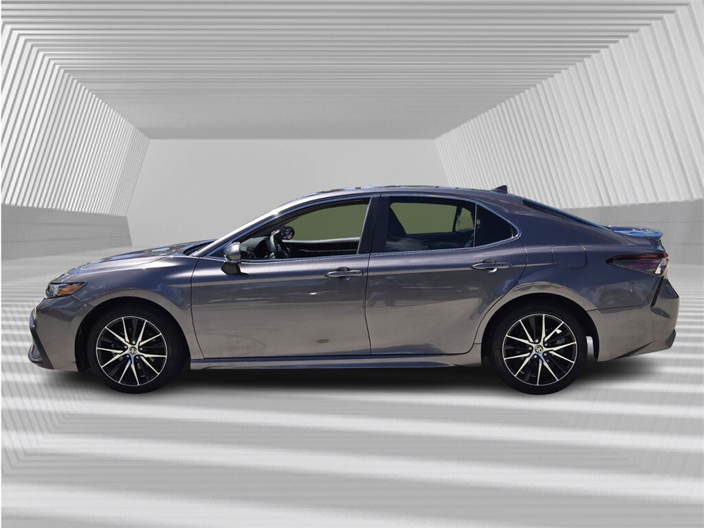 2023 Toyota Camry SE photo 3
