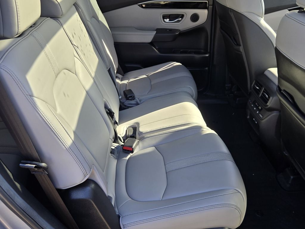 2025 Honda Pilot Touring - Photo 17