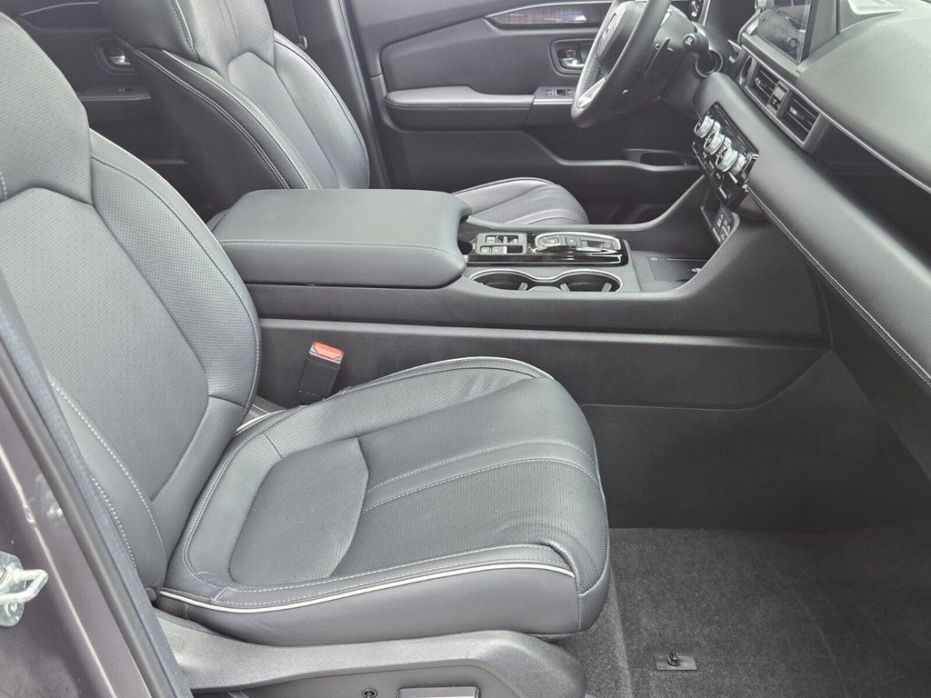 2025 Honda Pilot Elite - Photo 19