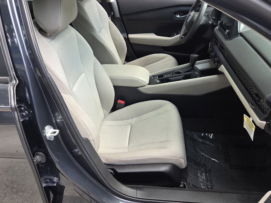 2025 Honda Accord LX - Photo 16