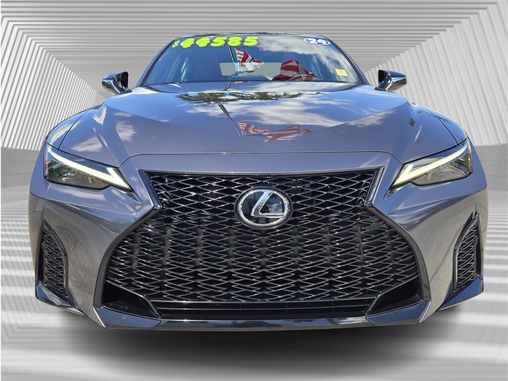 2024 Lexus IS 350 F SPORT photo 4