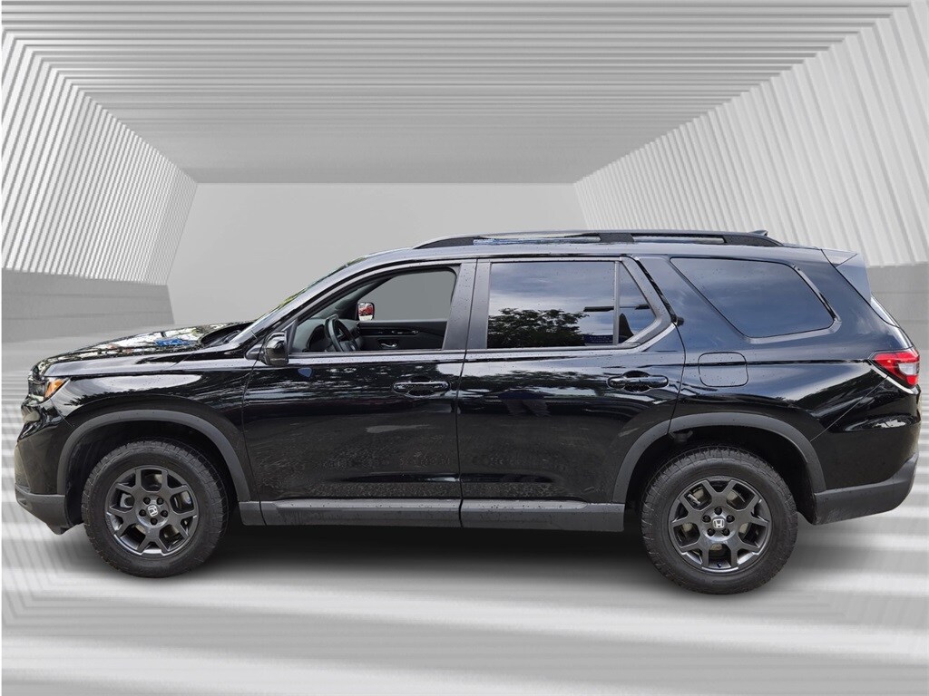 2024 Honda Pilot TrailSport photo 2