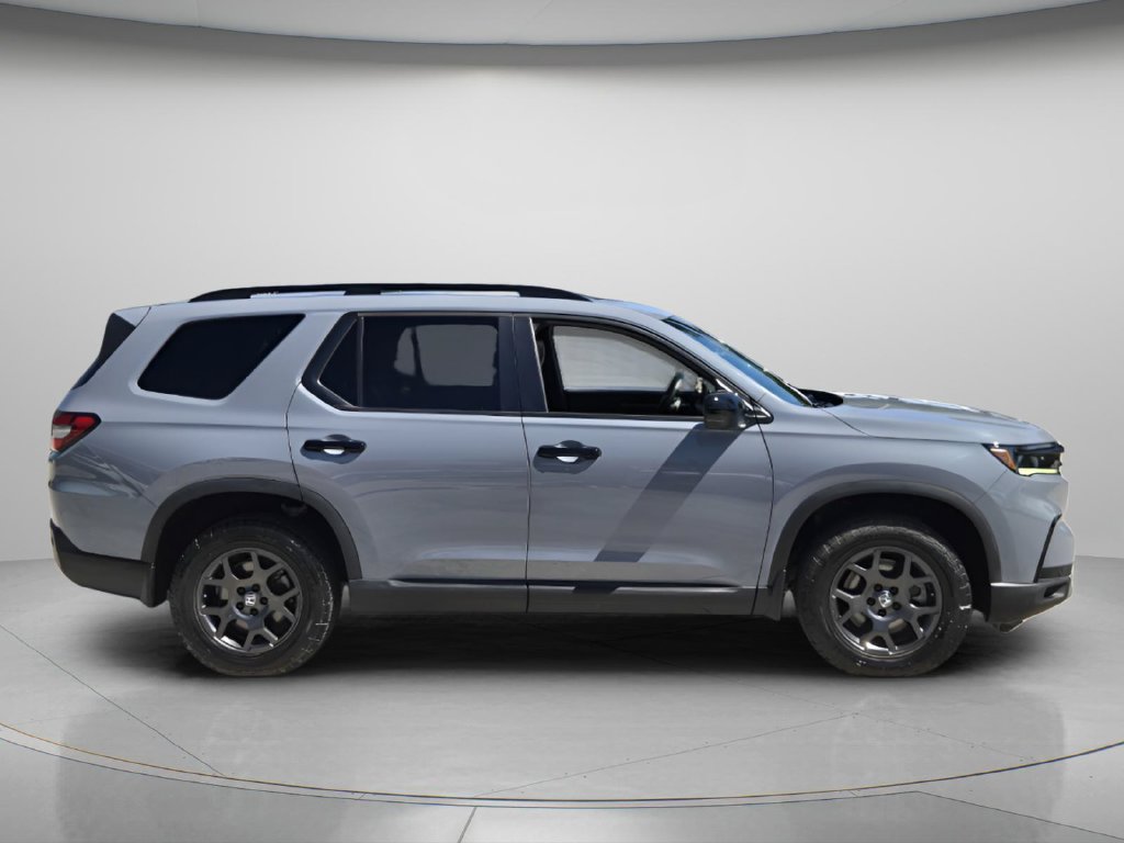 Used 2025 Honda Pilot TrailSport SUV