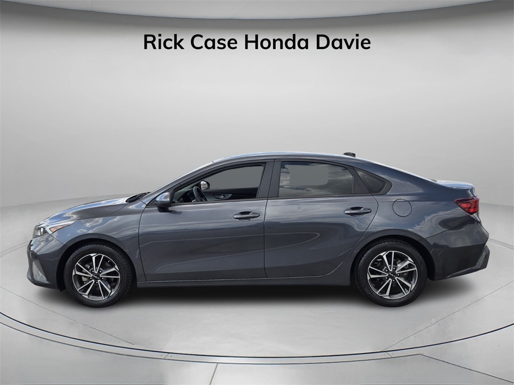 Used 2022 Kia Forte LXS Sedan