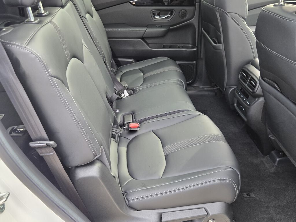 2025 Honda Pilot Touring+ - Photo 17