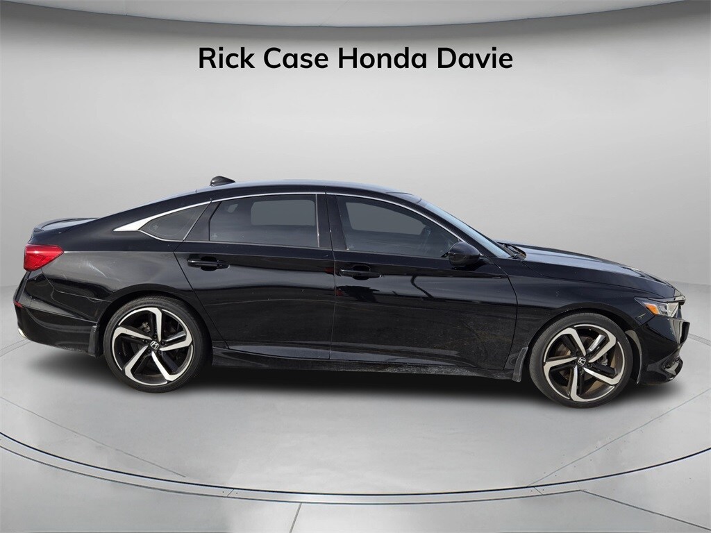 2022 Honda Accord Sport photo 2