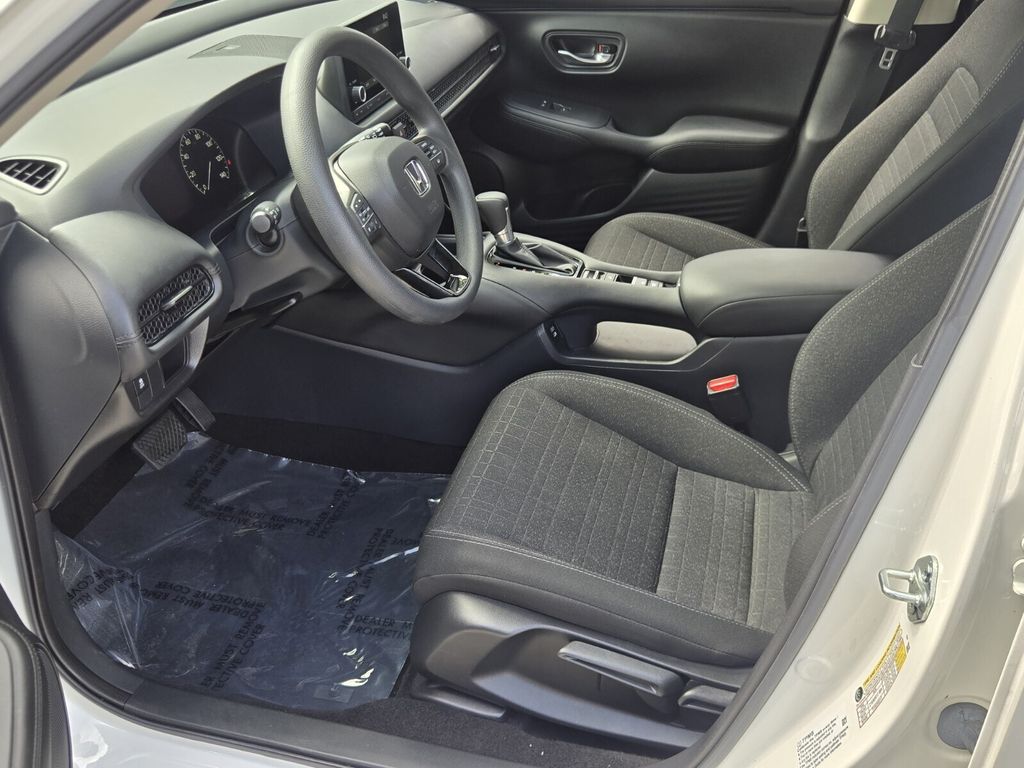 2025 Honda HR-V LX - Photo 10