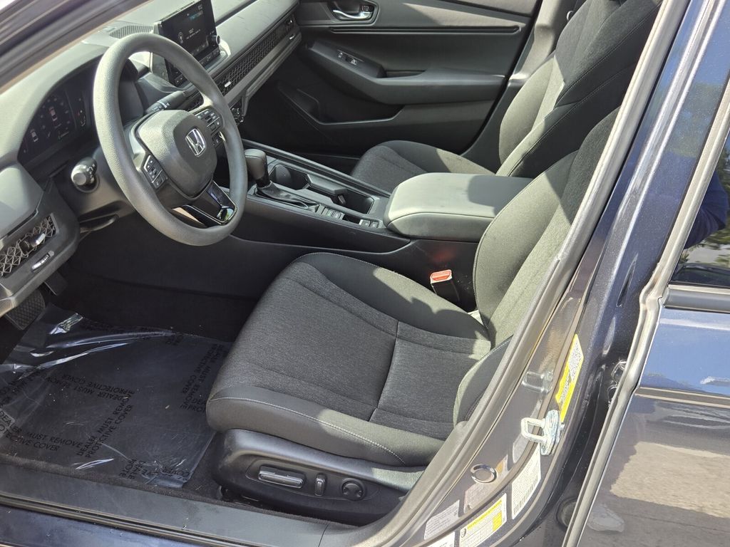 2025 Honda Accord SE - Photo 8