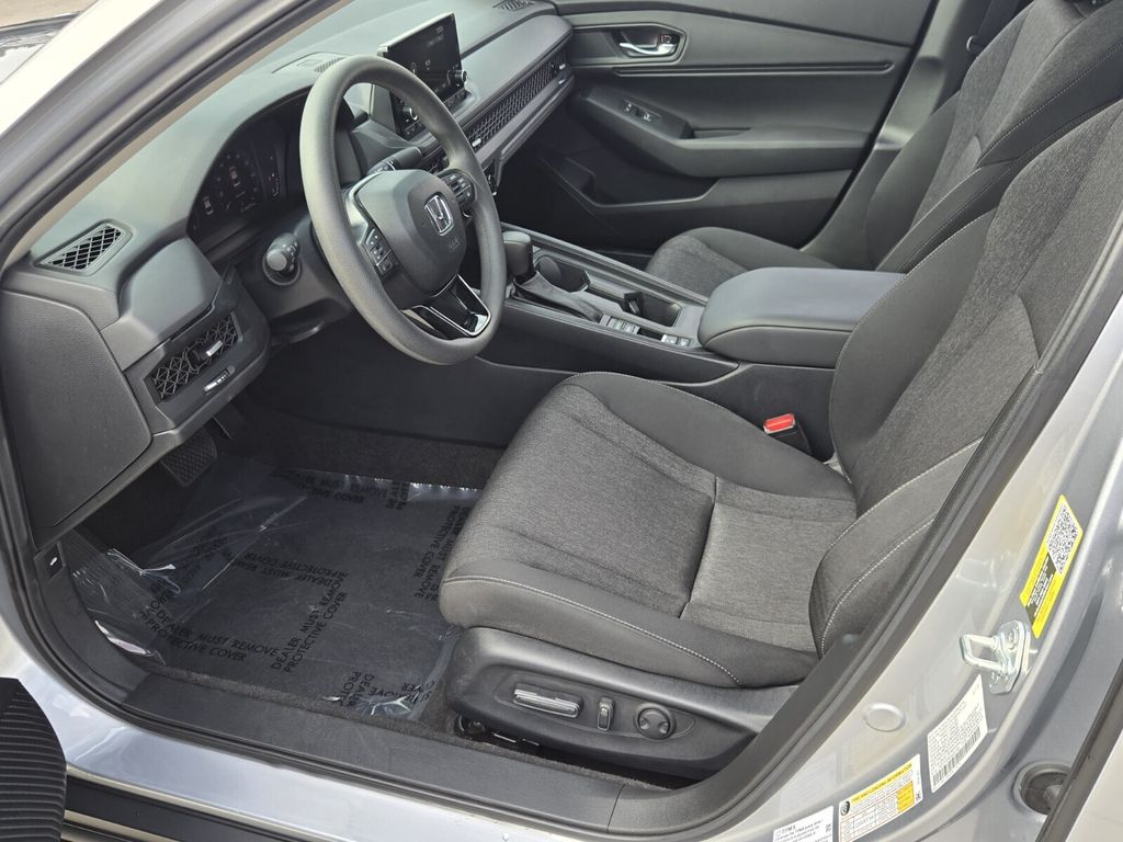 2025 Honda Accord SE - Photo 8