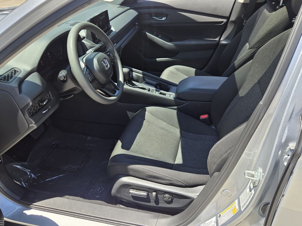 2025 Honda Accord SE - Photo 10