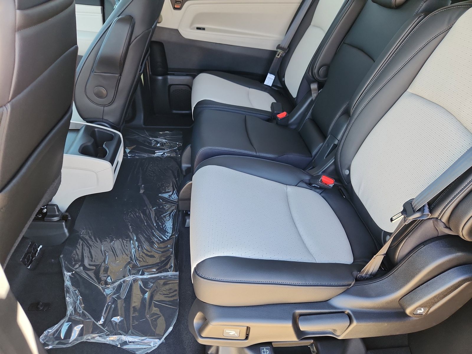 2026 Honda Odyssey Elite - Photo 12