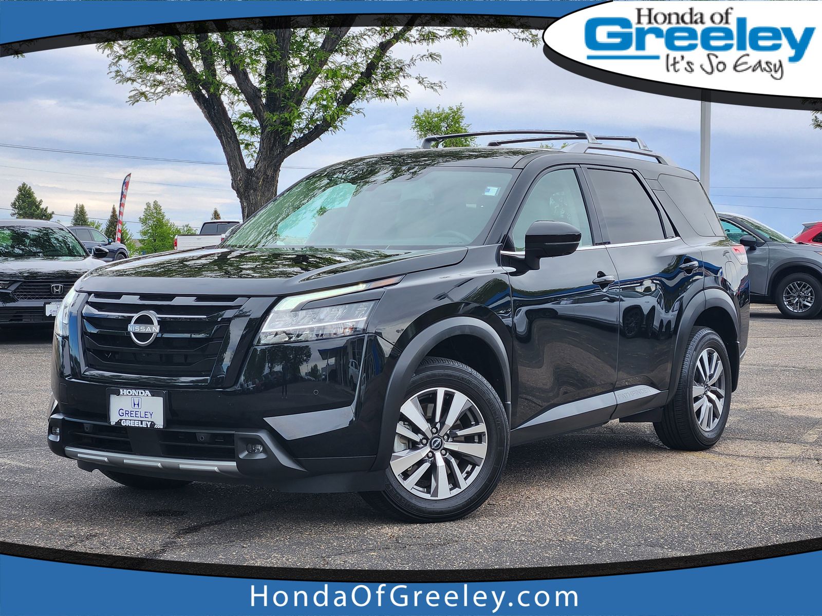 2023 Nissan Pathfinder SL 4WD's photo
