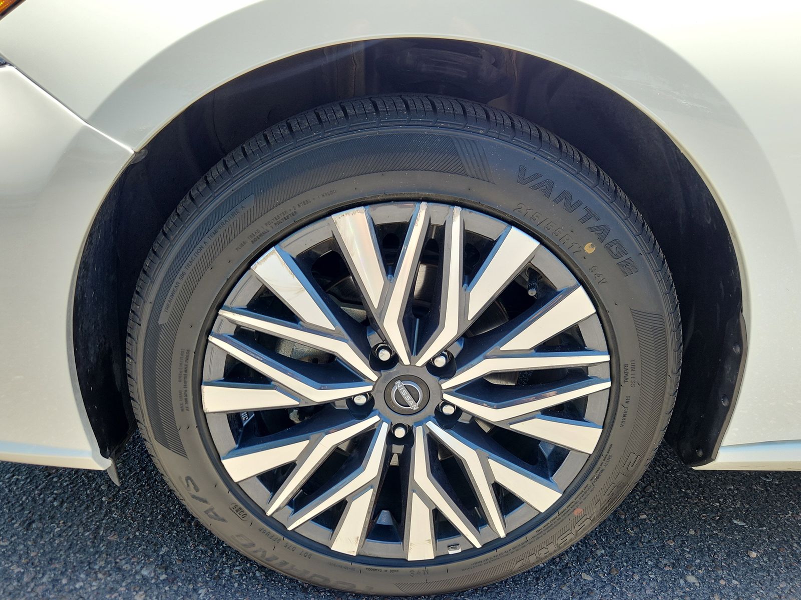 2025 Nissan Altima SV - Photo 17