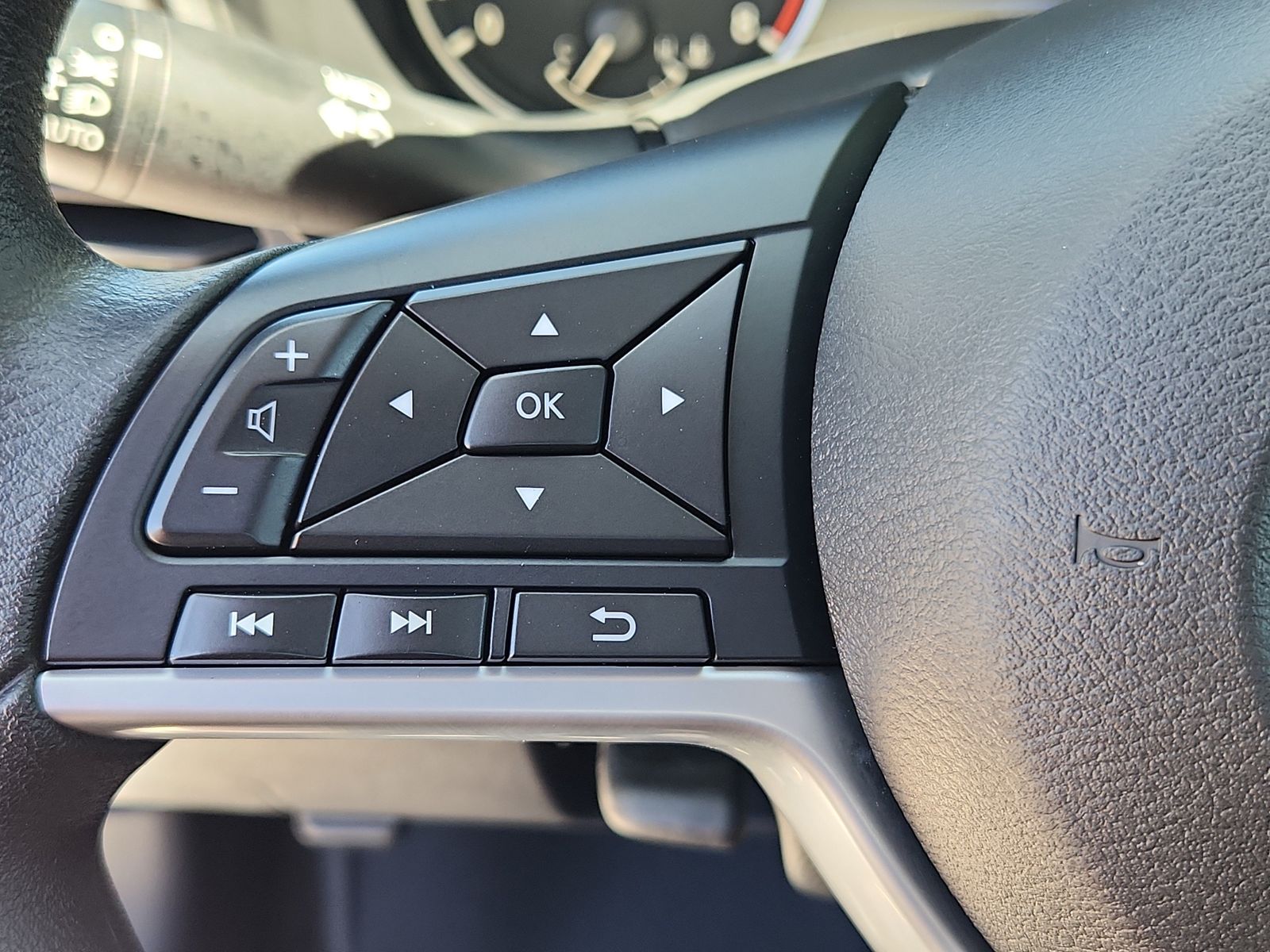 2025 Nissan Altima SV - Photo 19