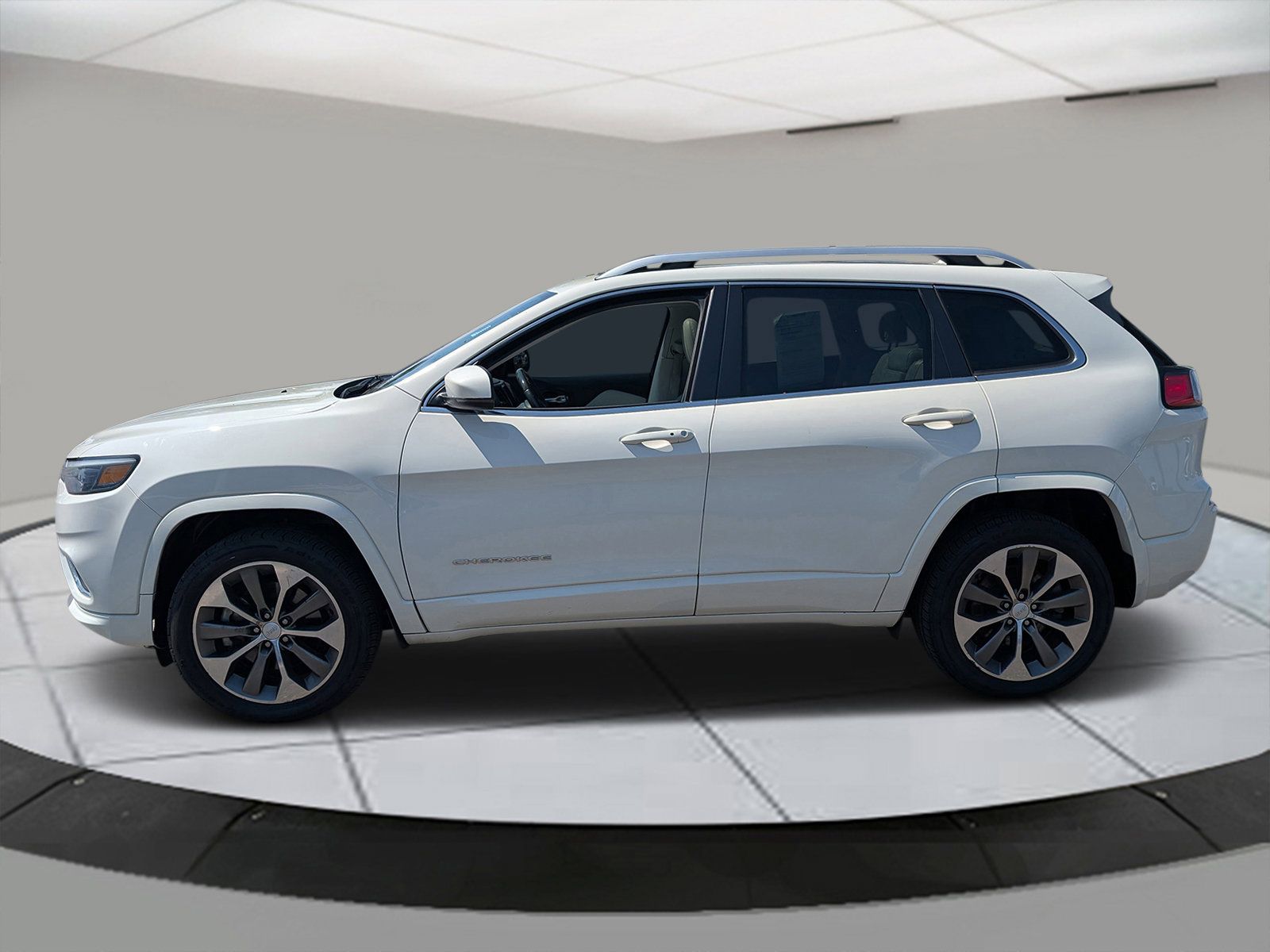 2019 Jeep Cherokee Overland photo 2