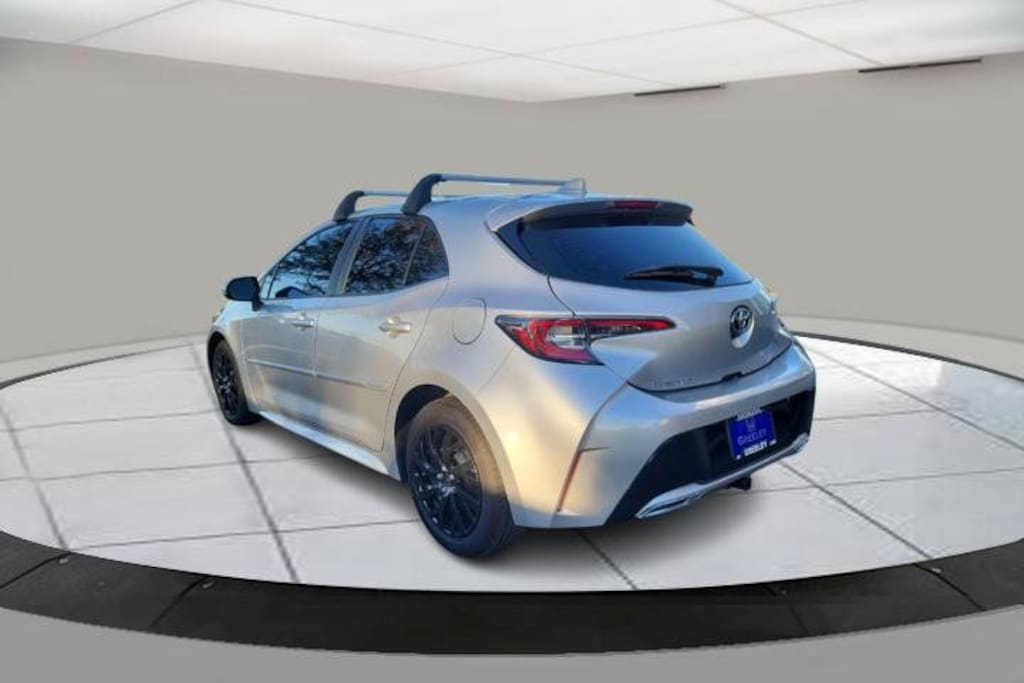 Used 2021 Toyota Corolla Hatchback SE Hatchback