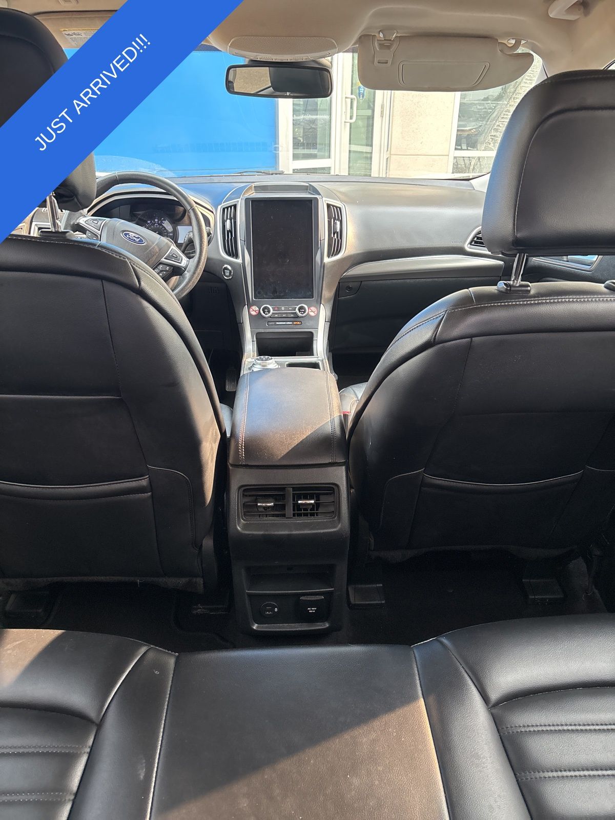 2022 Ford Edge SEL photo 2