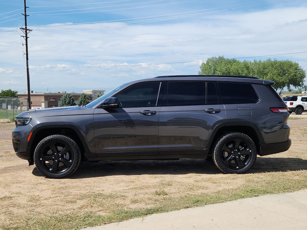 Used 2022 Jeep New Grand Cherokee Laredo SUV