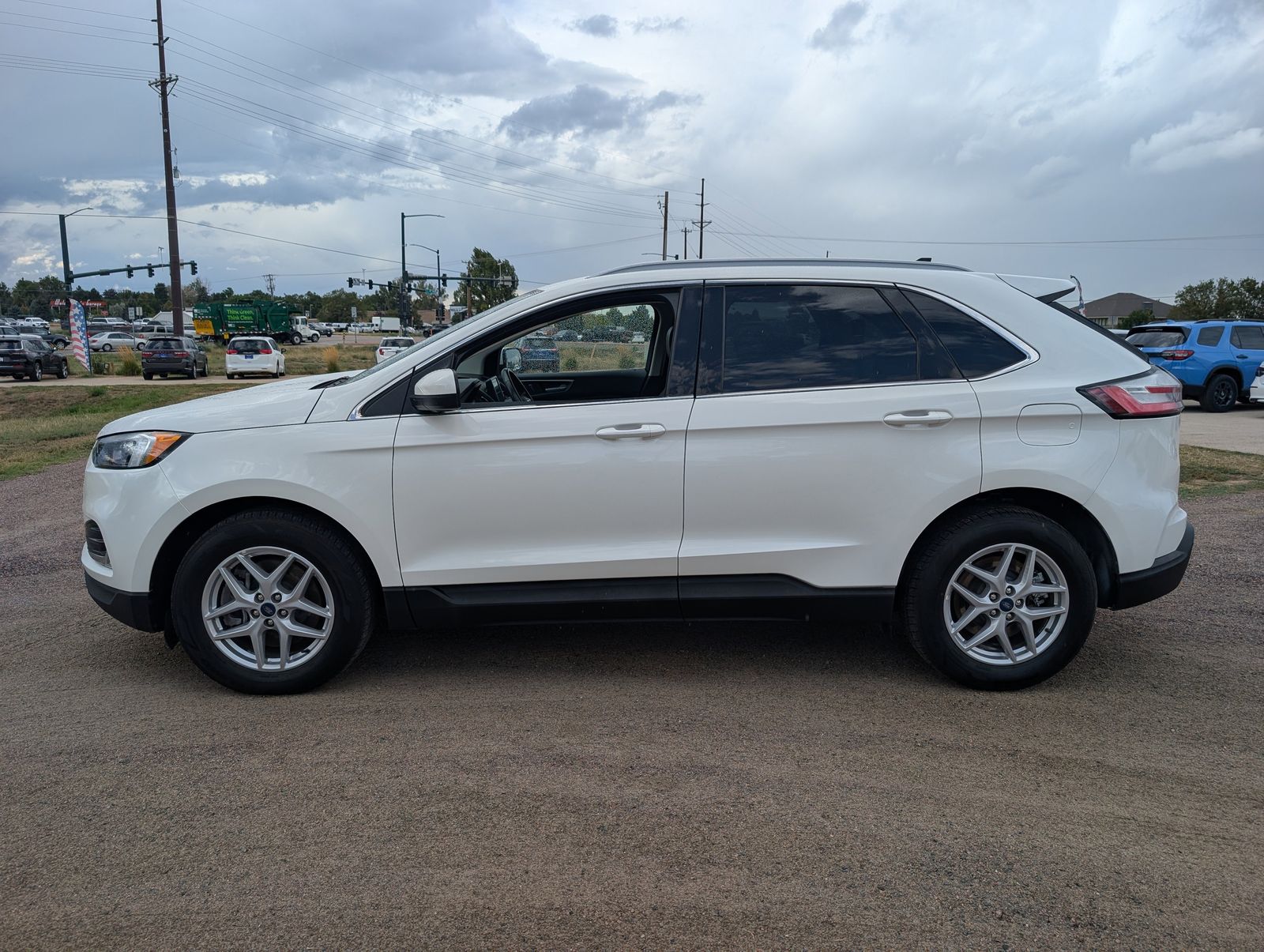 2022 Ford Edge SEL photo 2