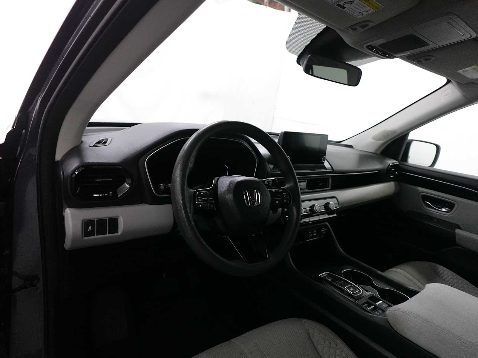 2023 Honda Pilot LX - Photo 14