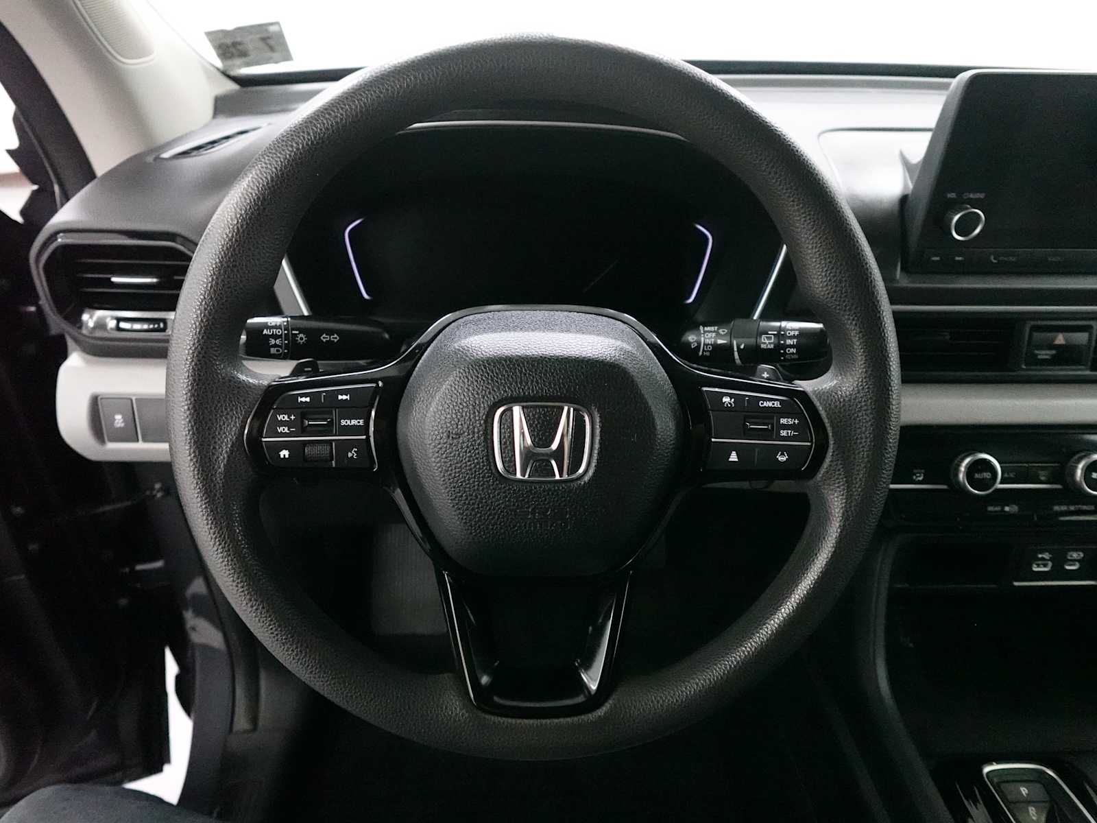 2023 Honda Pilot LX - Photo 15