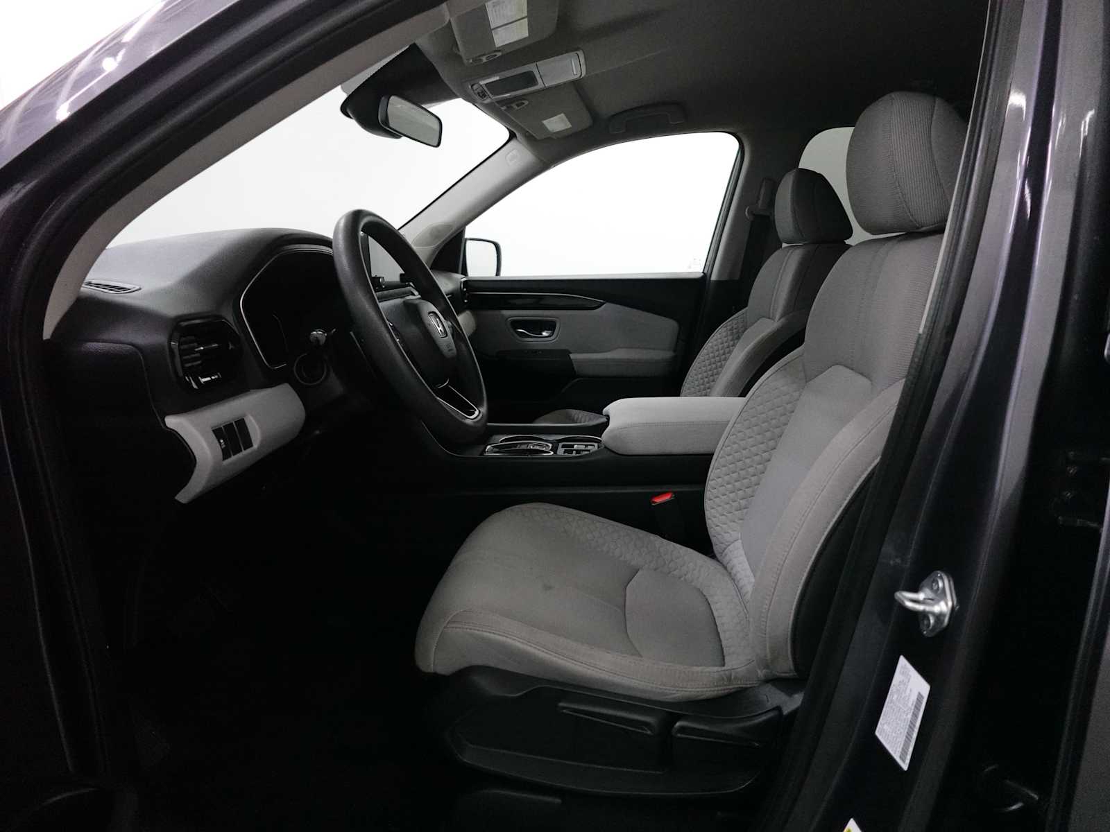 2023 Honda Pilot LX - Photo 11
