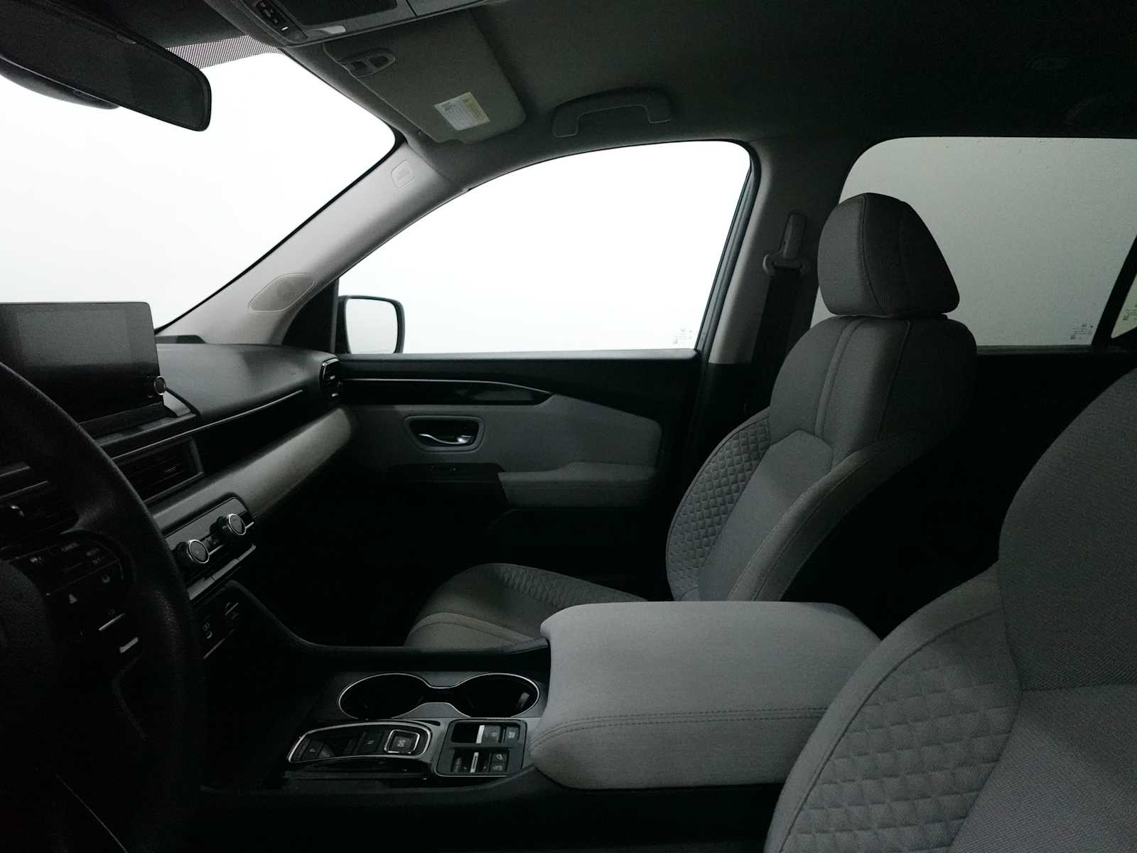 2023 Honda Pilot LX - Photo 12