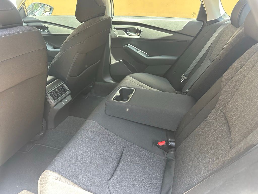 2025 Honda Accord SE - Photo 15