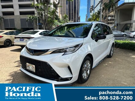 2022 Toyota Sienna XSE Minivan/Van