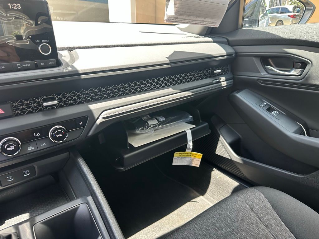 2025 Honda Accord SE - Photo 14