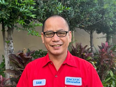 Staff member Samuel Sao from 7611ad307621