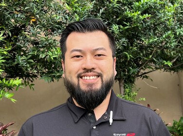 Staff member Larry Yip from 7611ad307621