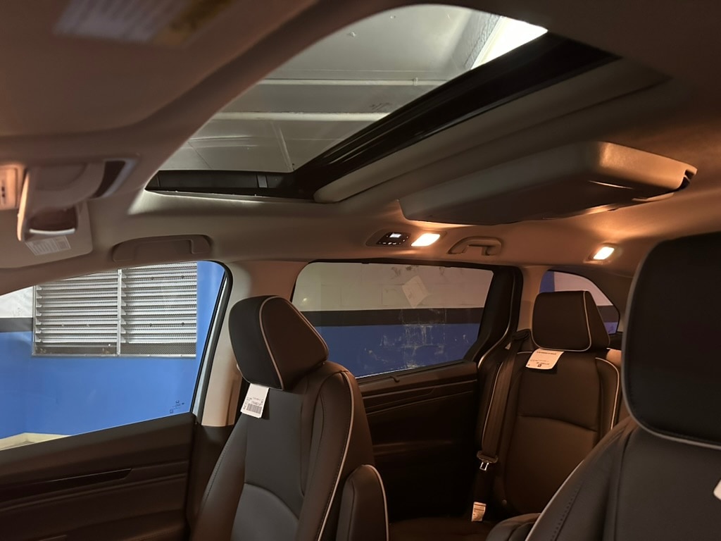 2026 Honda Odyssey Touring - Photo 10