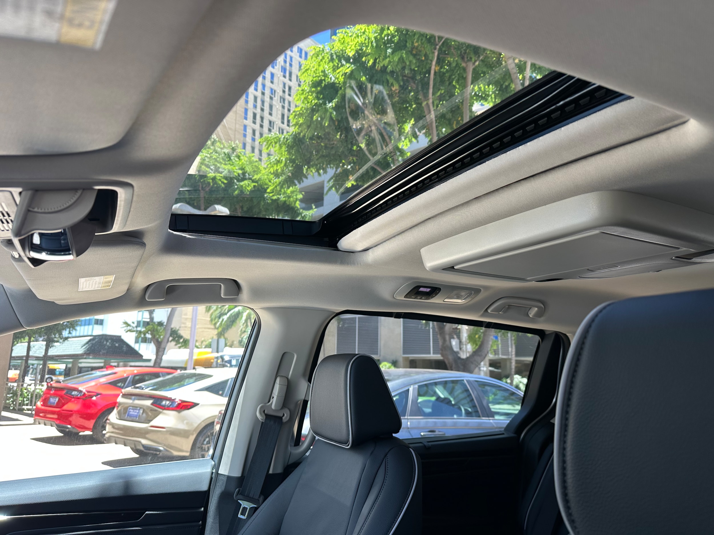 2026 Honda Odyssey Touring - Photo 10