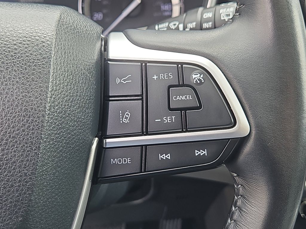 2022 Toyota Highlander XLE - Photo 24