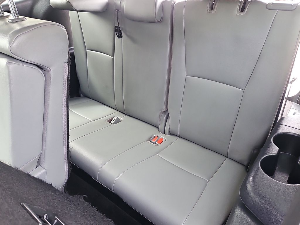2022 Toyota Highlander XLE - Photo 30