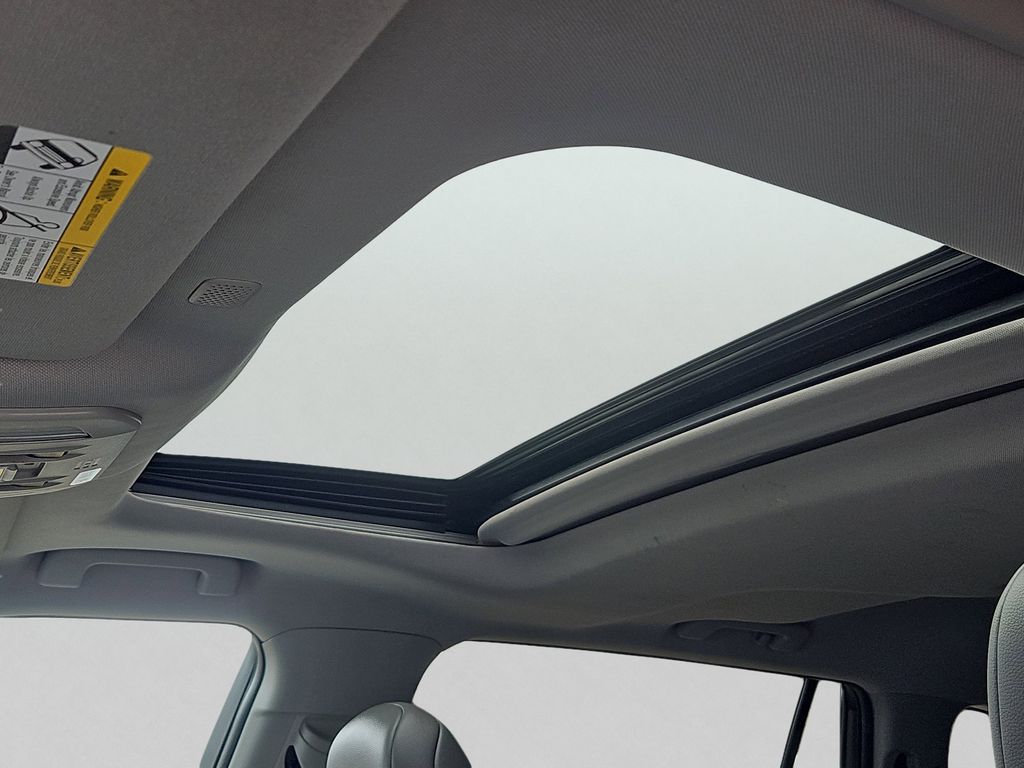2022 Toyota Highlander XLE - Photo 14
